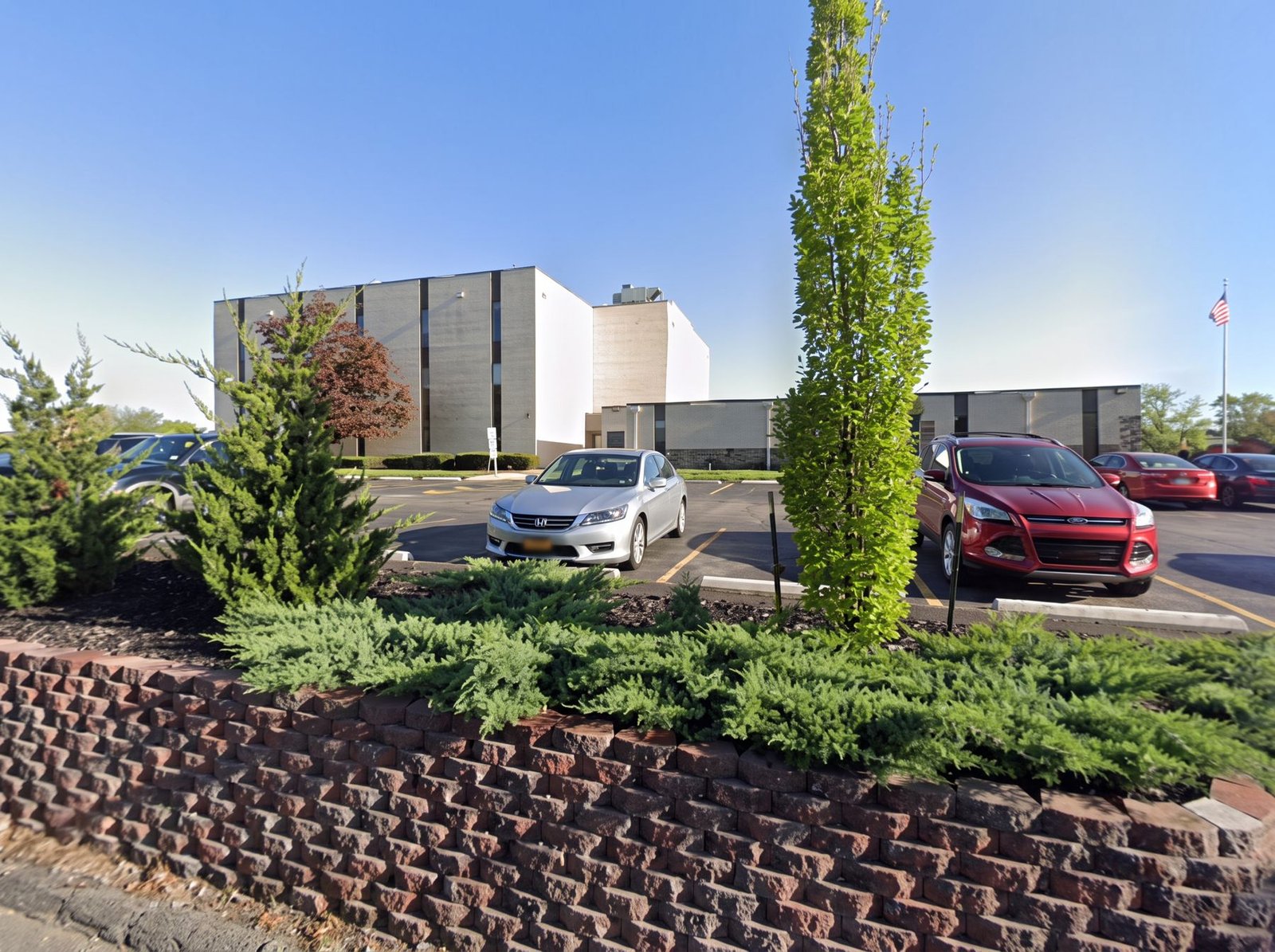 The Arbor Creek office building at 401 S Clairborne Rd in Olathe, with parking out front